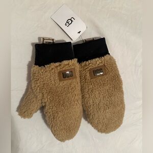 UGG Fluff Logo Tape Mittens | NEW! Final price